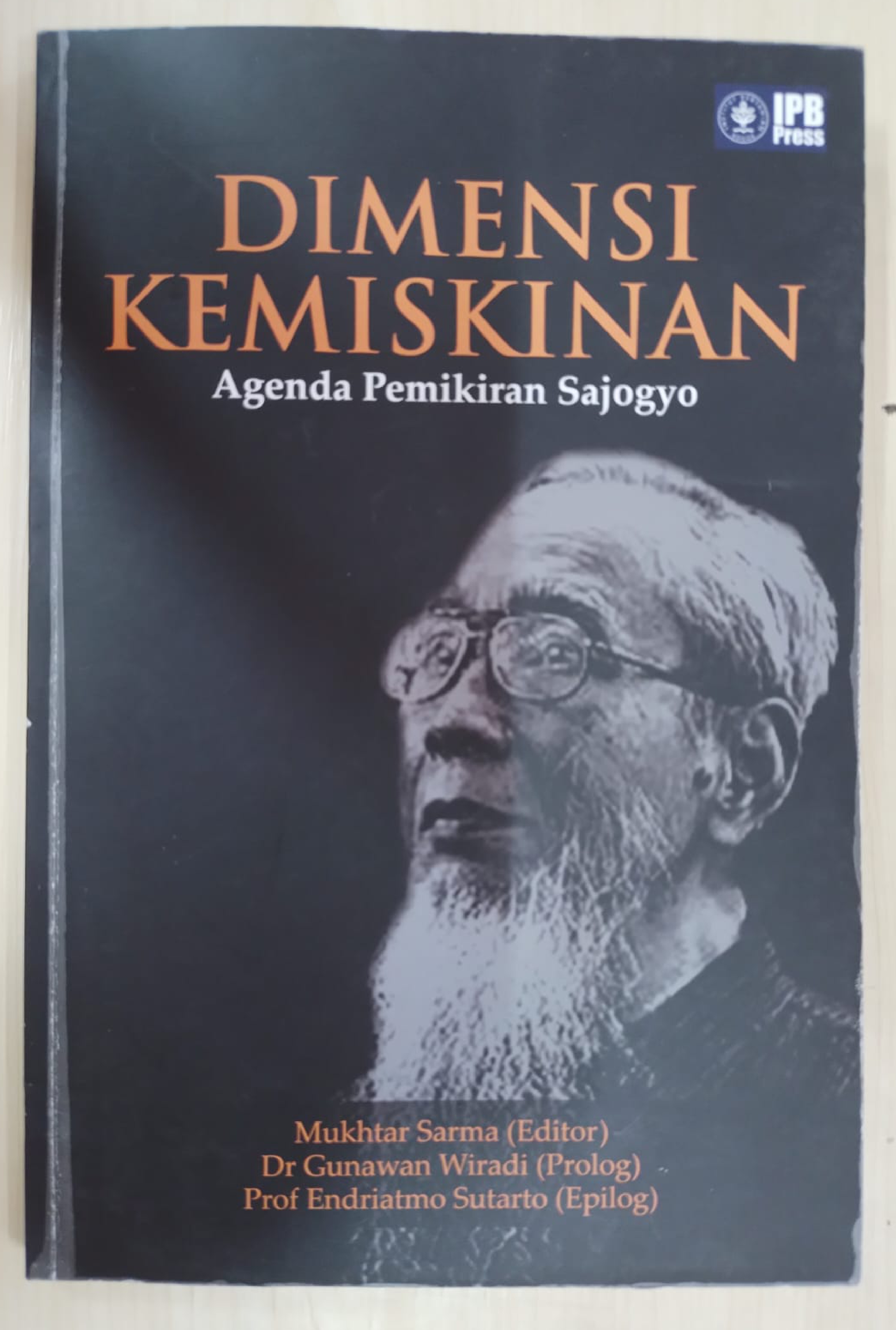 Dimensi Kemiskinan :  Agenda Pemikiran Sajogyo / Editor: Mukhtar Sarma