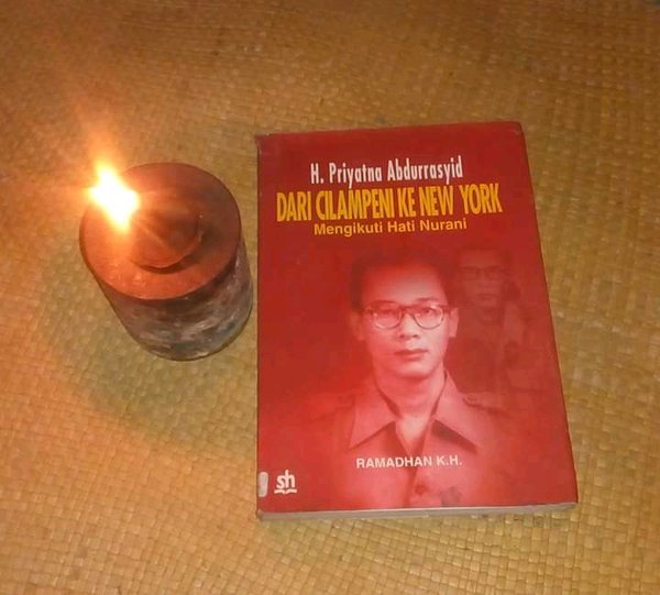 H Priyatna Abdurrasyid :  dari Cilempeni ke New York mengikuti hati nurani / Ramadhan KH